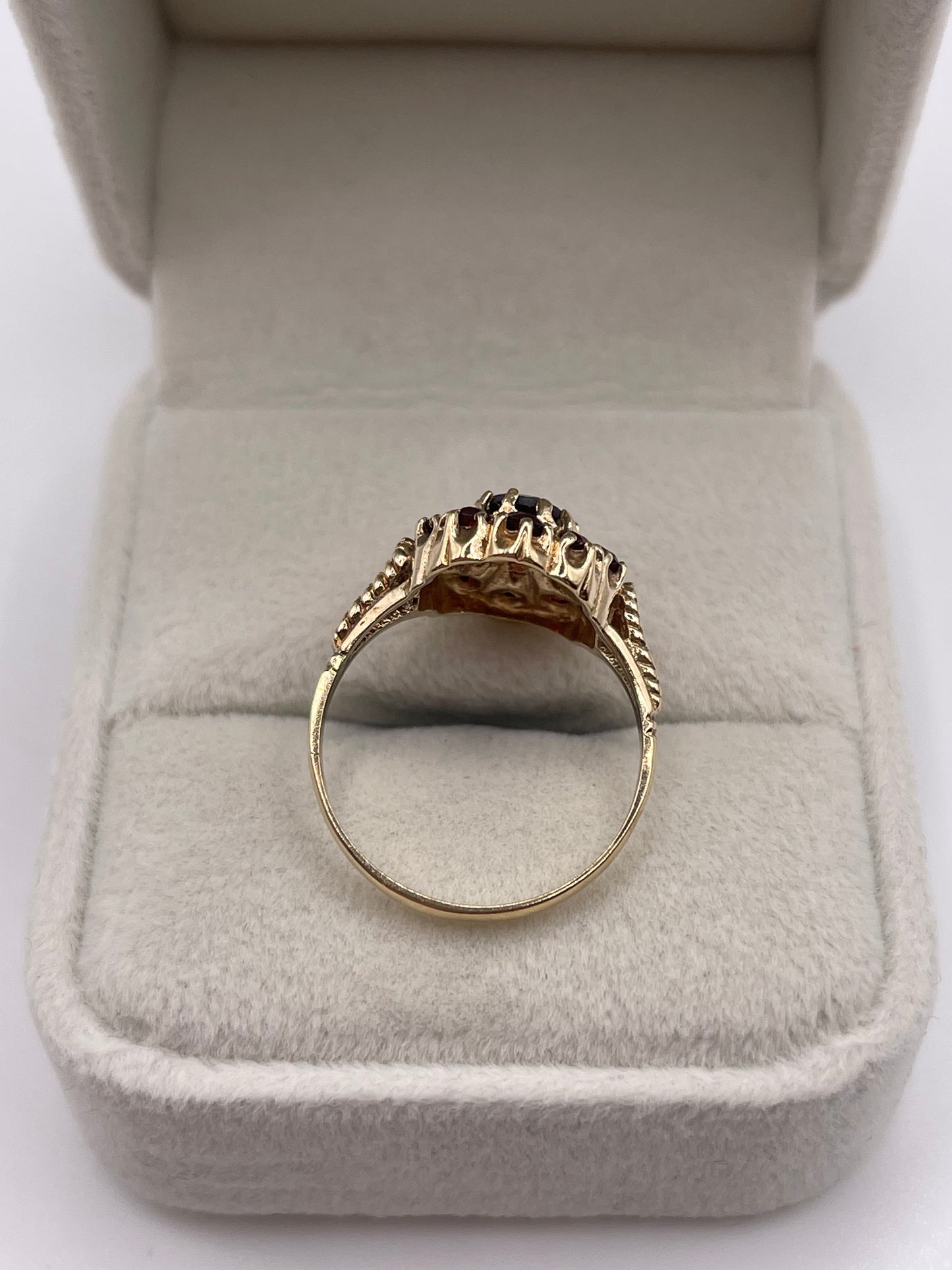 9ct gold garnet cluster ring