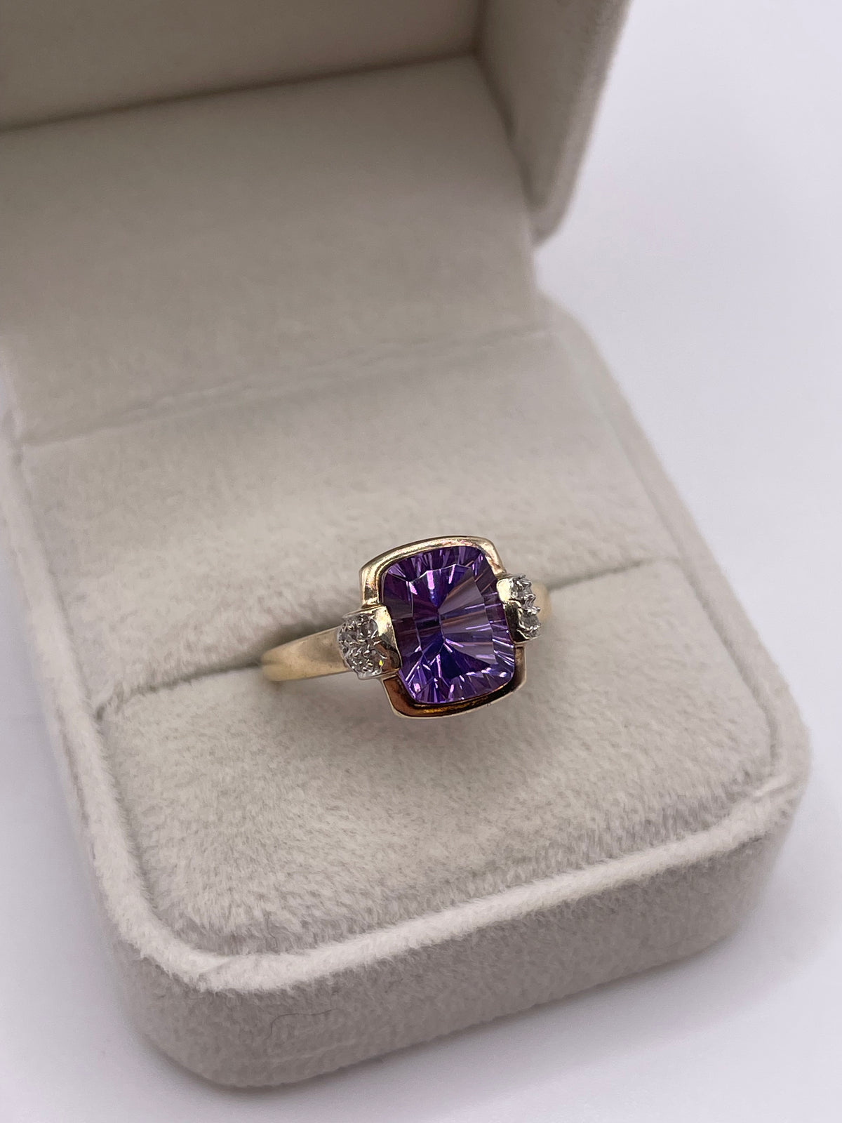 9ct gold amethyst and diamond ring