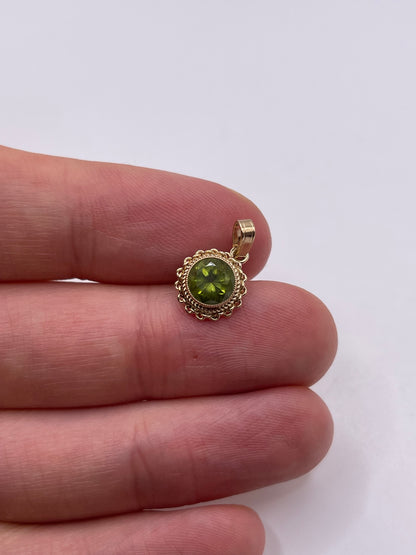9ct gold quartz pendant