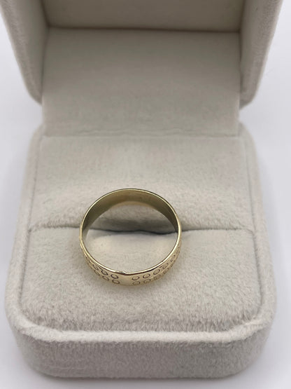 9ct gold patterned band