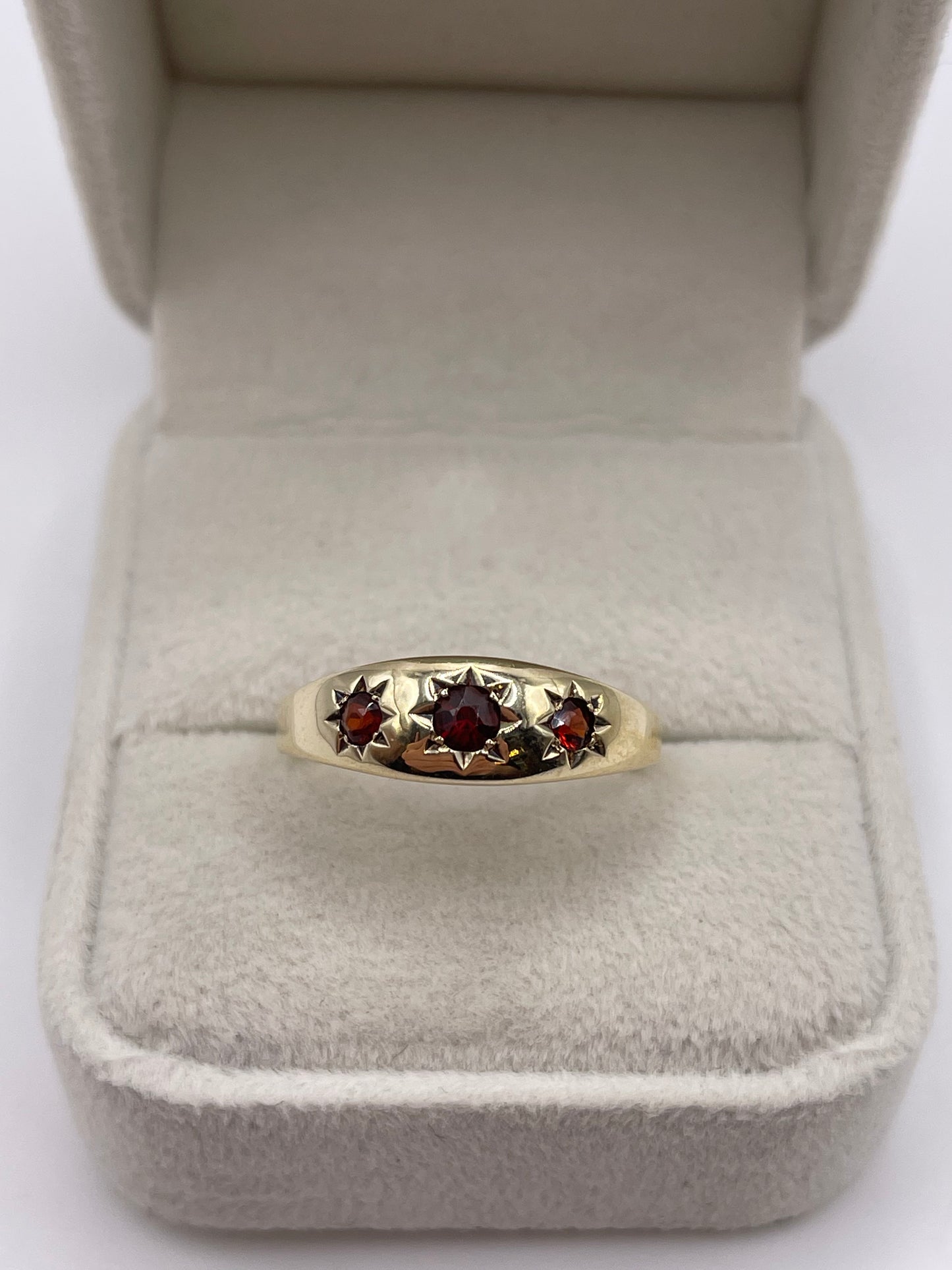 9ct gold garnet gypsy ring