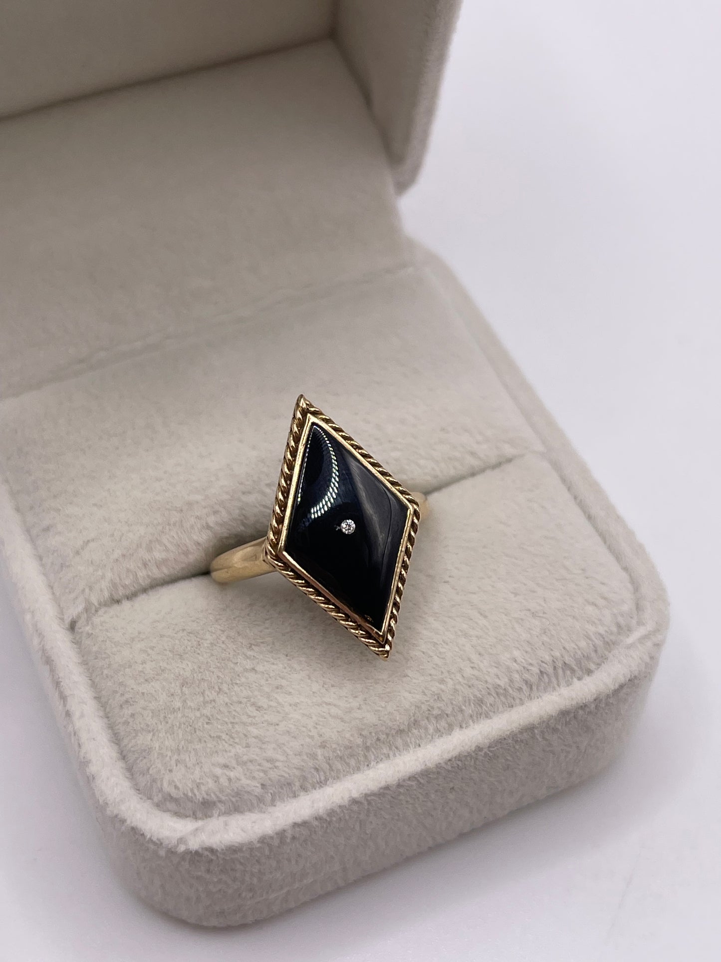 9ct gold onyx and diamond ring