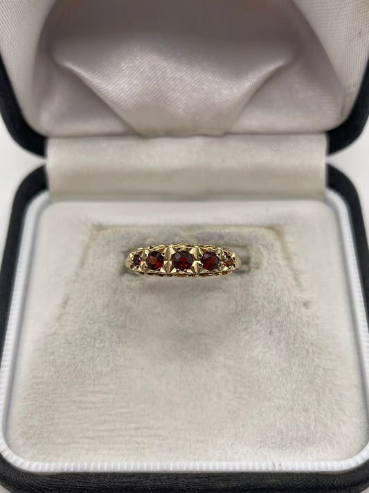 9ct gold garnet ring