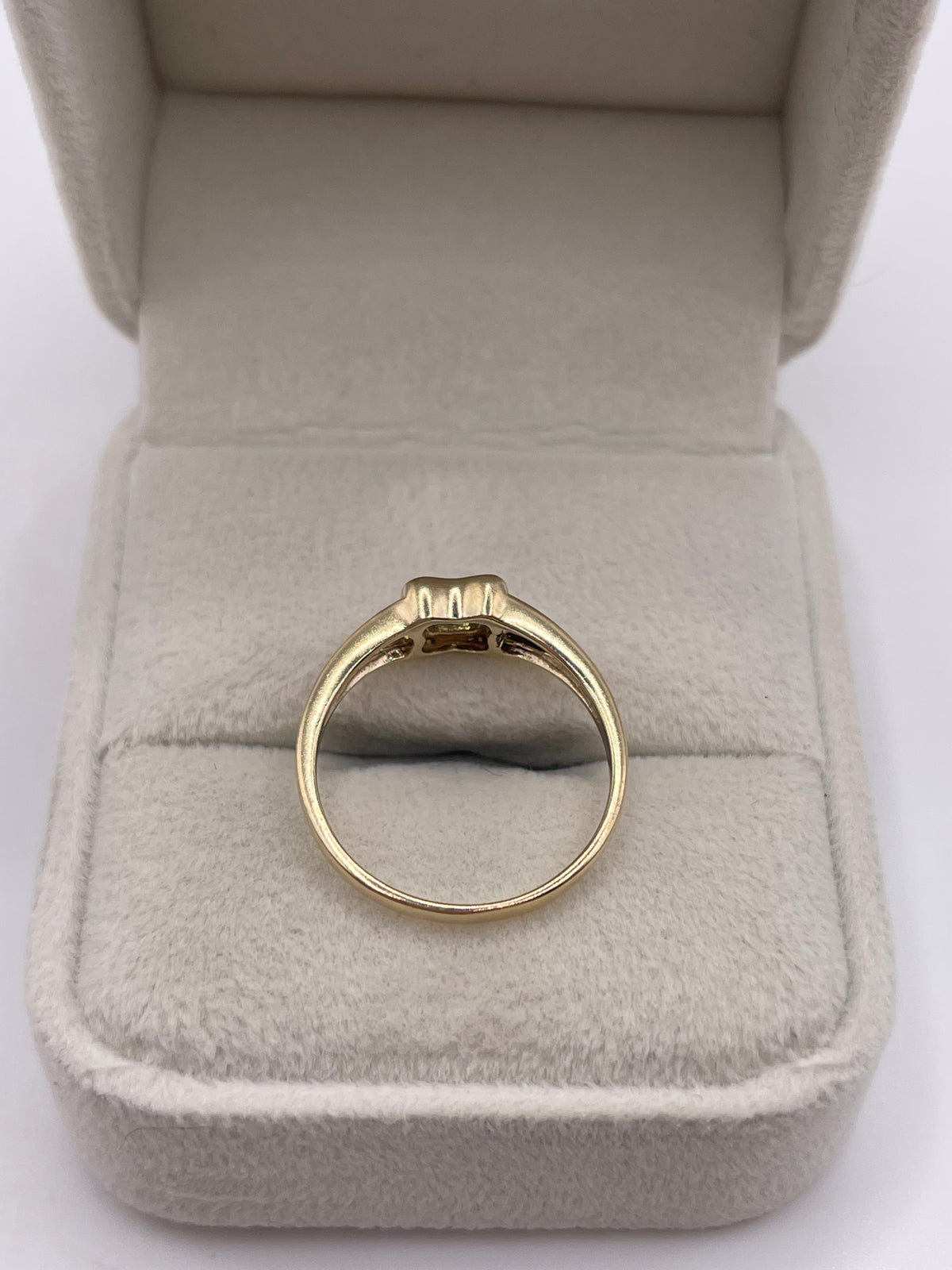 9ct gold peridot ring