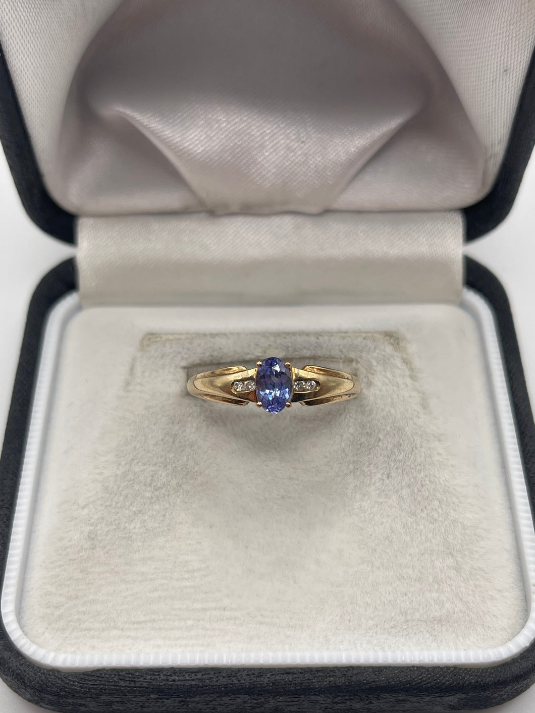 9ct gold tanzanite and diamond ring