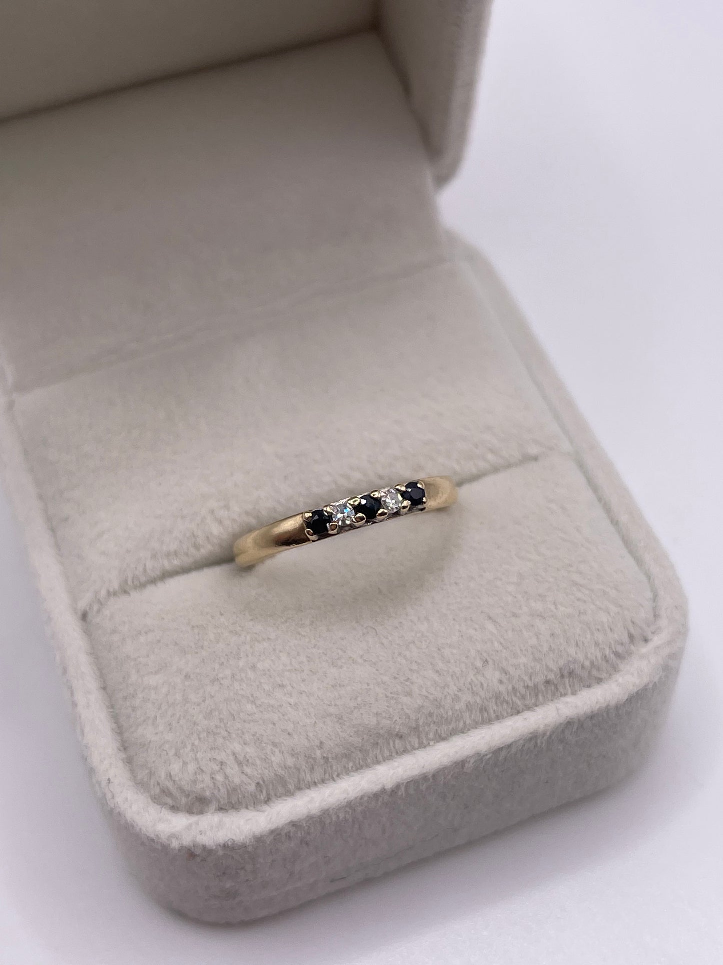 9ct gold sapphire and diamond ring