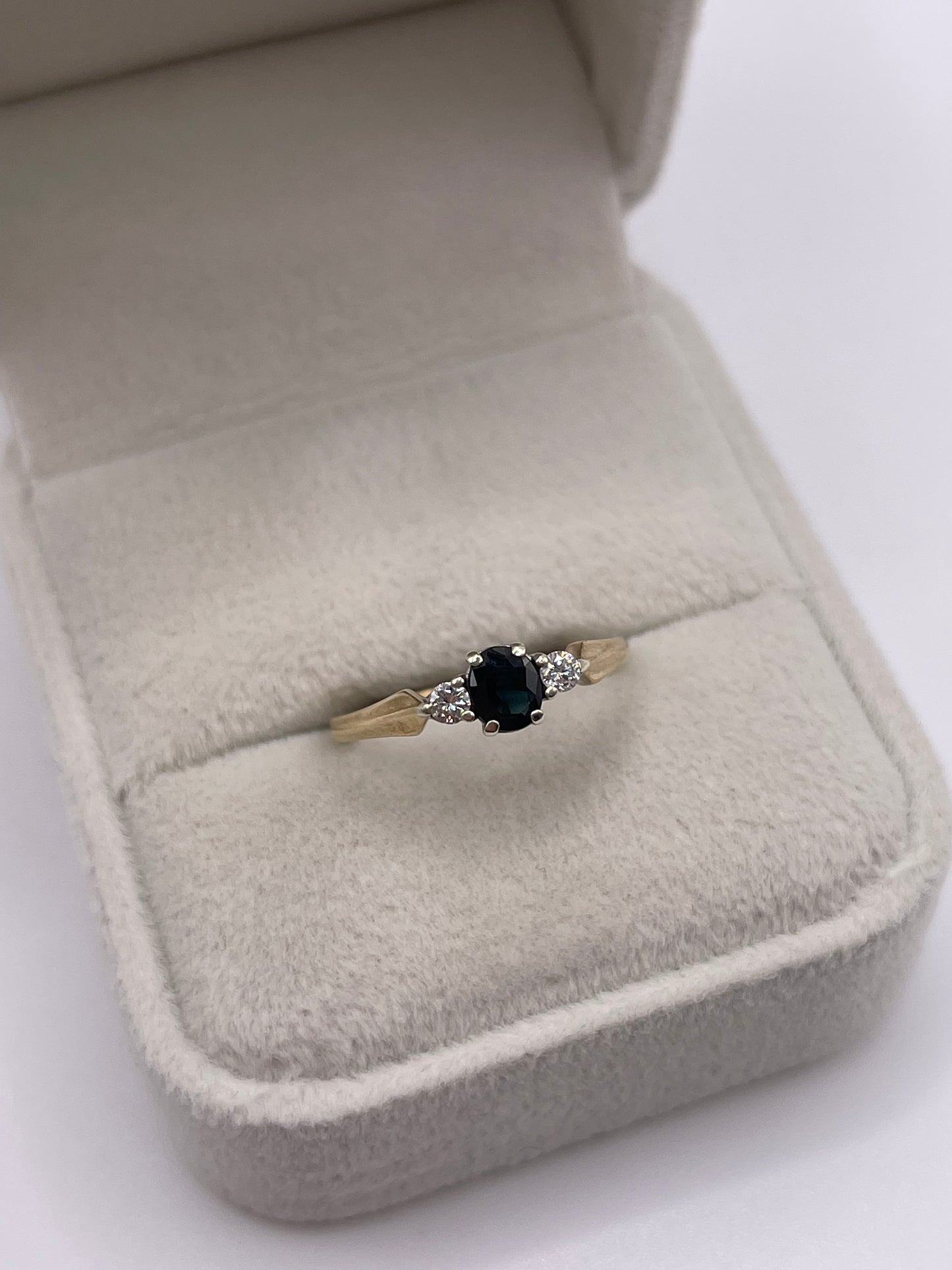 9ct gold sapphire and diamond ring