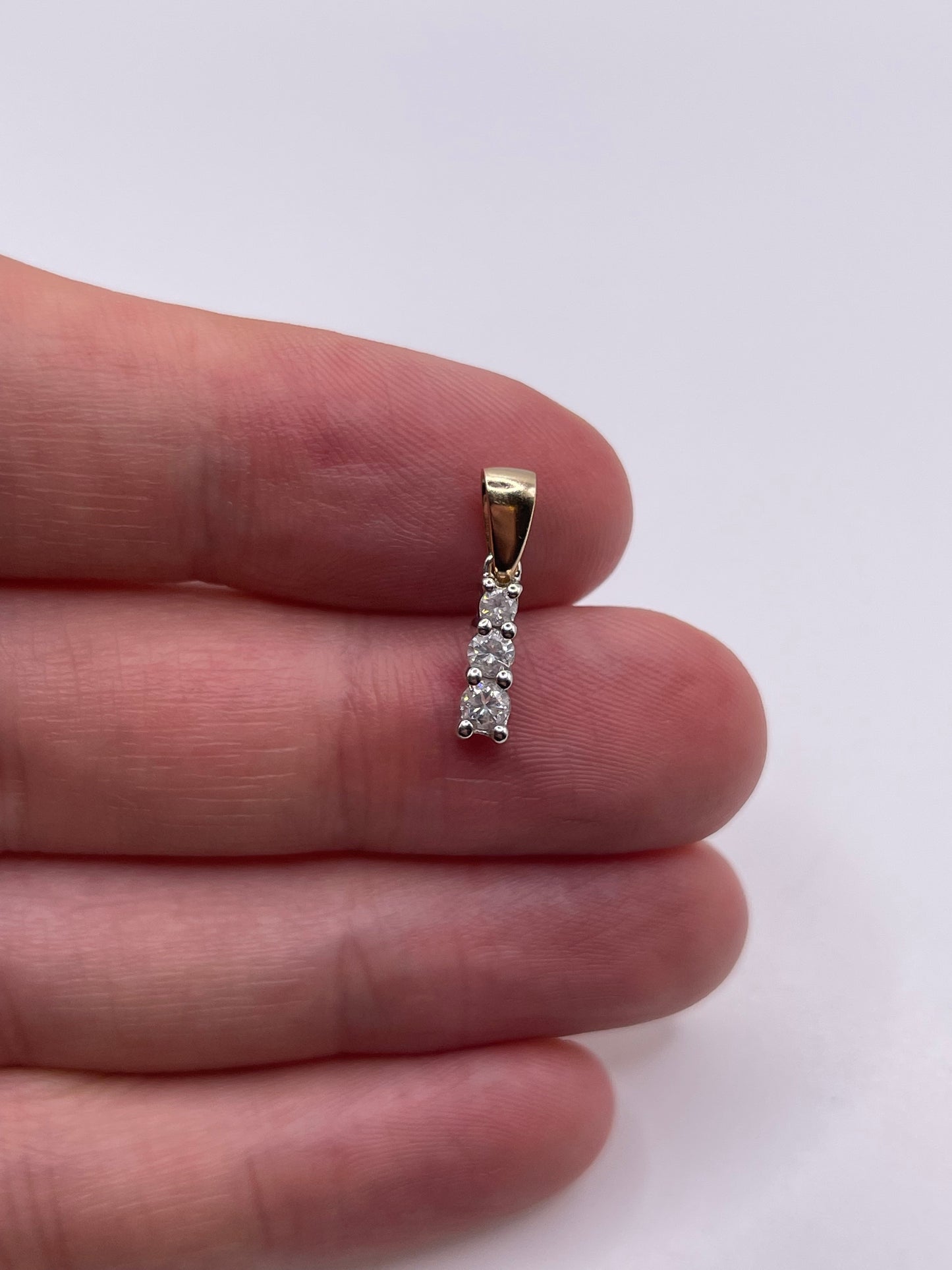 9ct gold diamond pendant