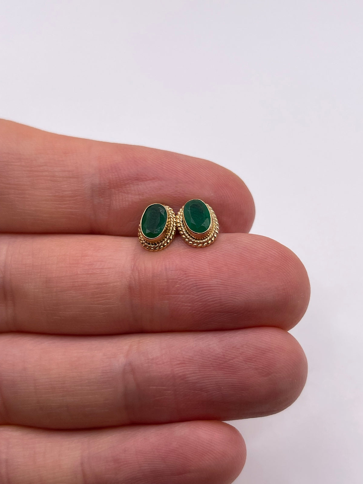 9ct gold emerald earrings