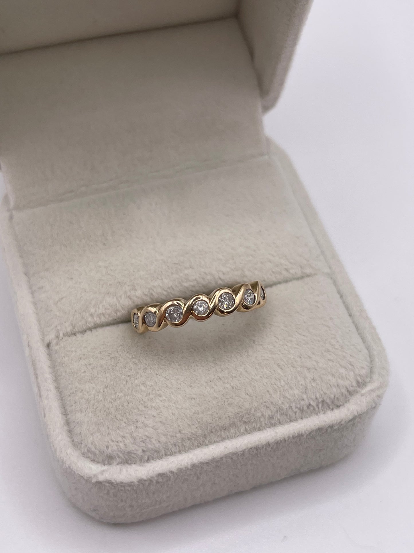 9ct gold diamond ring