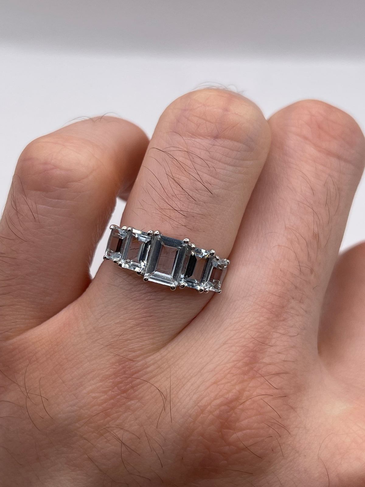9ct white gold aquamarine ring