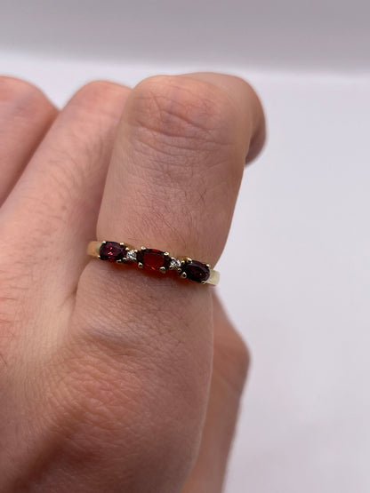 9ct gold garnet and diamond ring