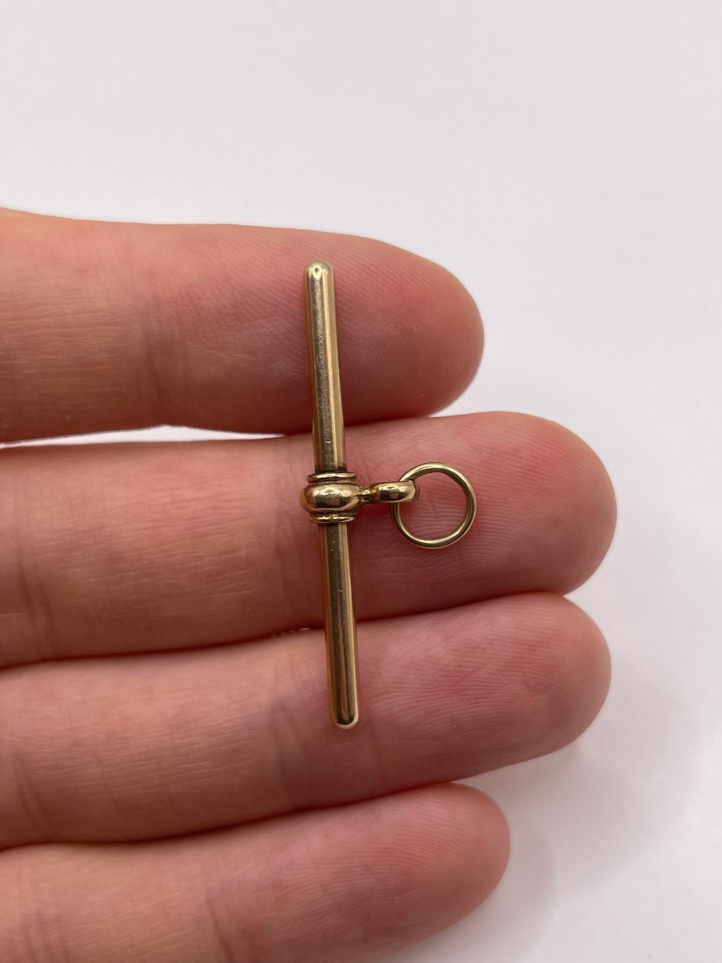 9ct gold t bar pendant