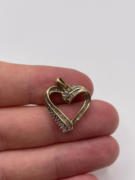 9ct gold diamond heart pendant