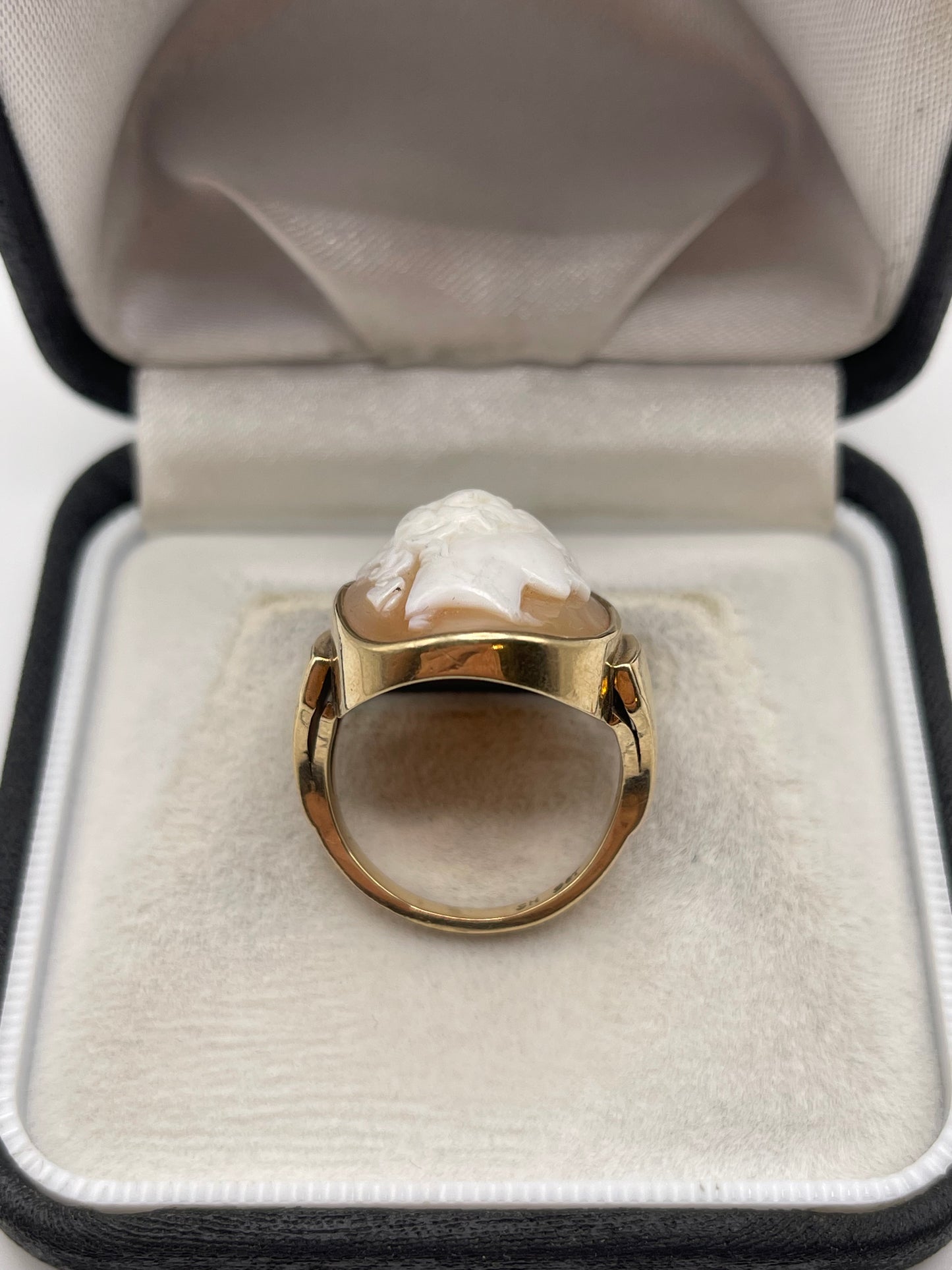 Antique 9ct gold cameo ring