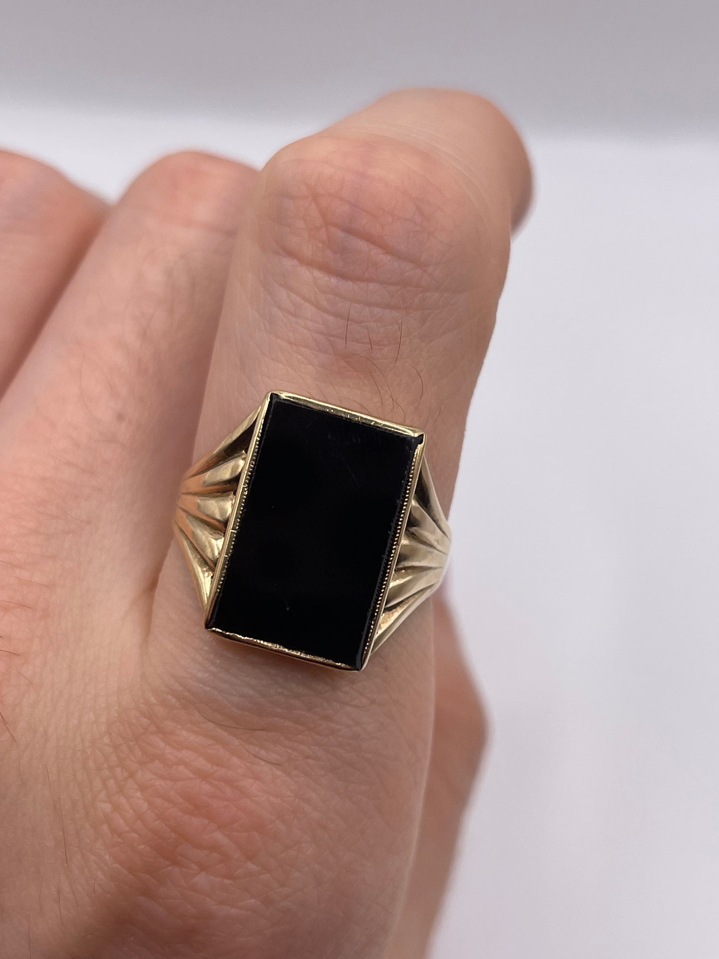 9ct gold onyx ring