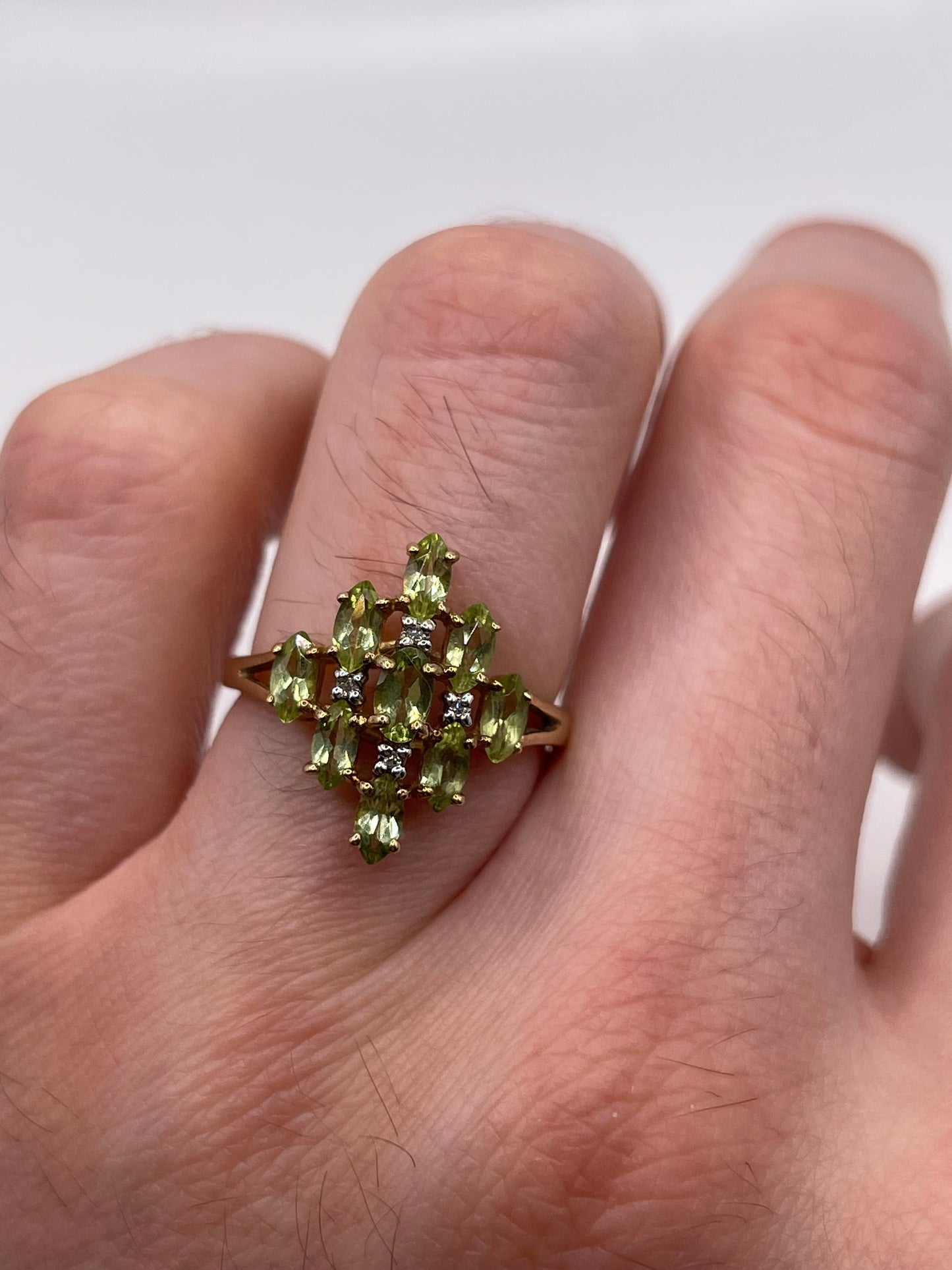9ct gold peridot and diamond ring