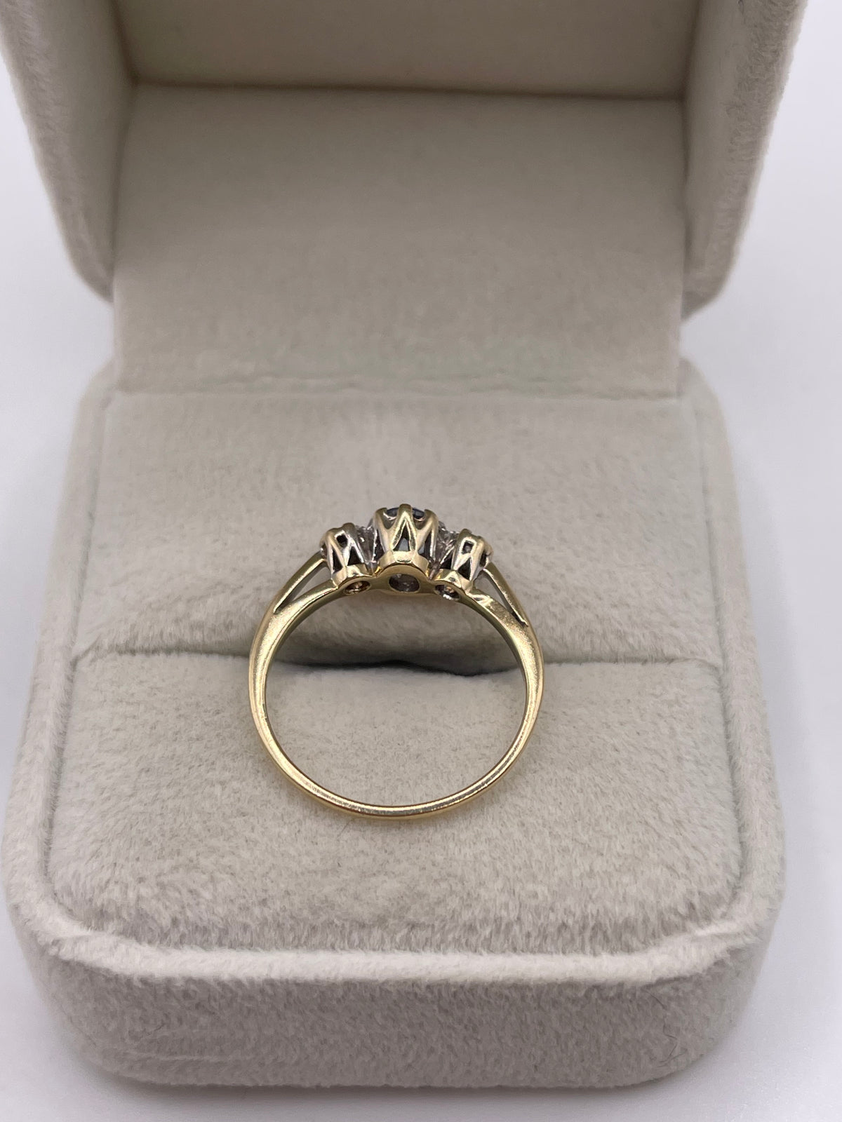 9ct gold sapphire and diamond ring