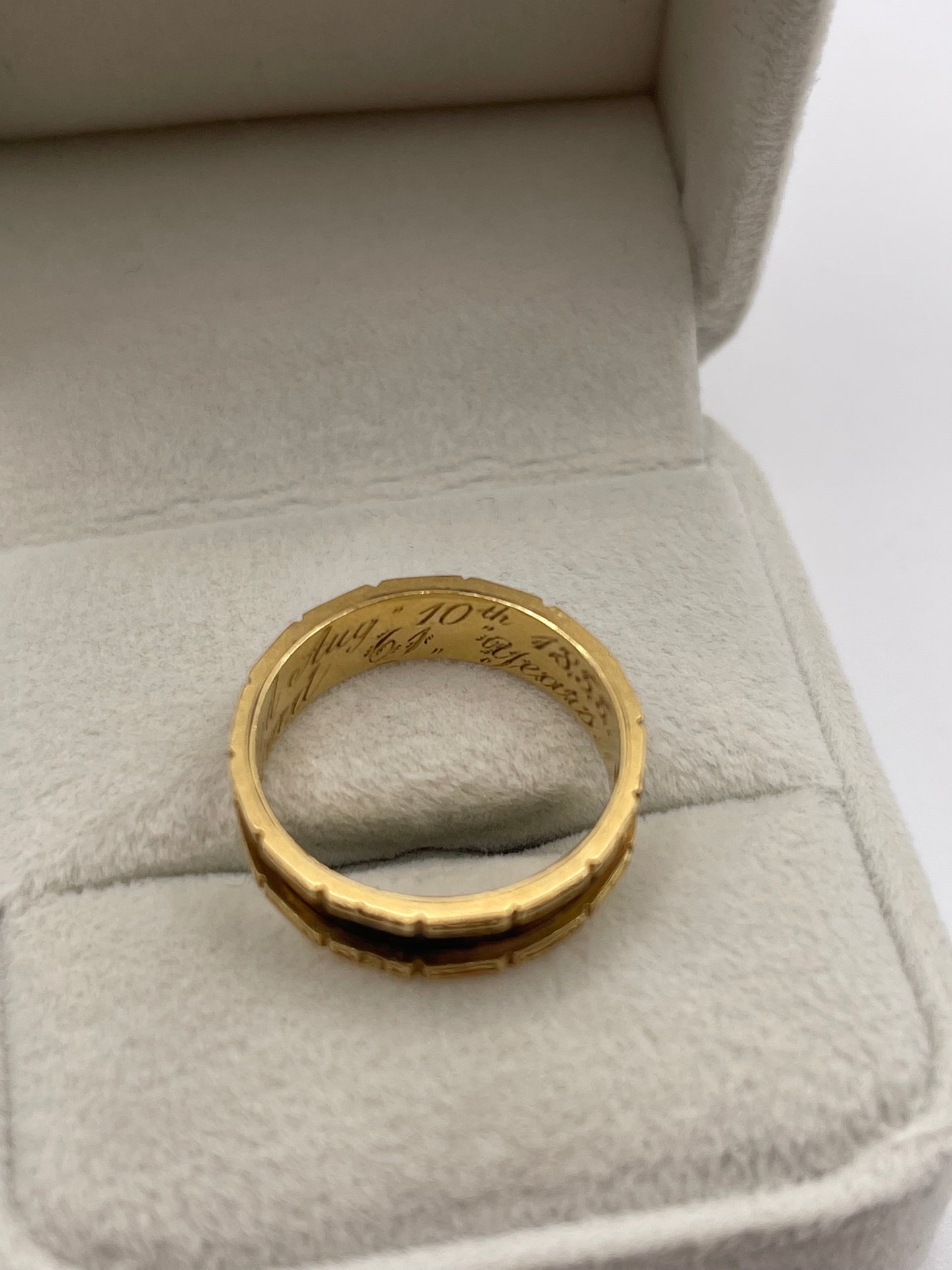 Antique 18ct gold enamel mourning ring