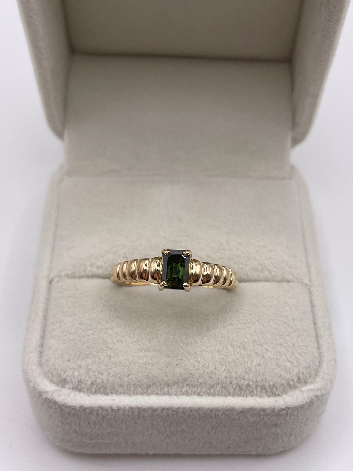 9ct gold tourmaline ring