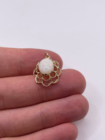 9ct gold opal pendant