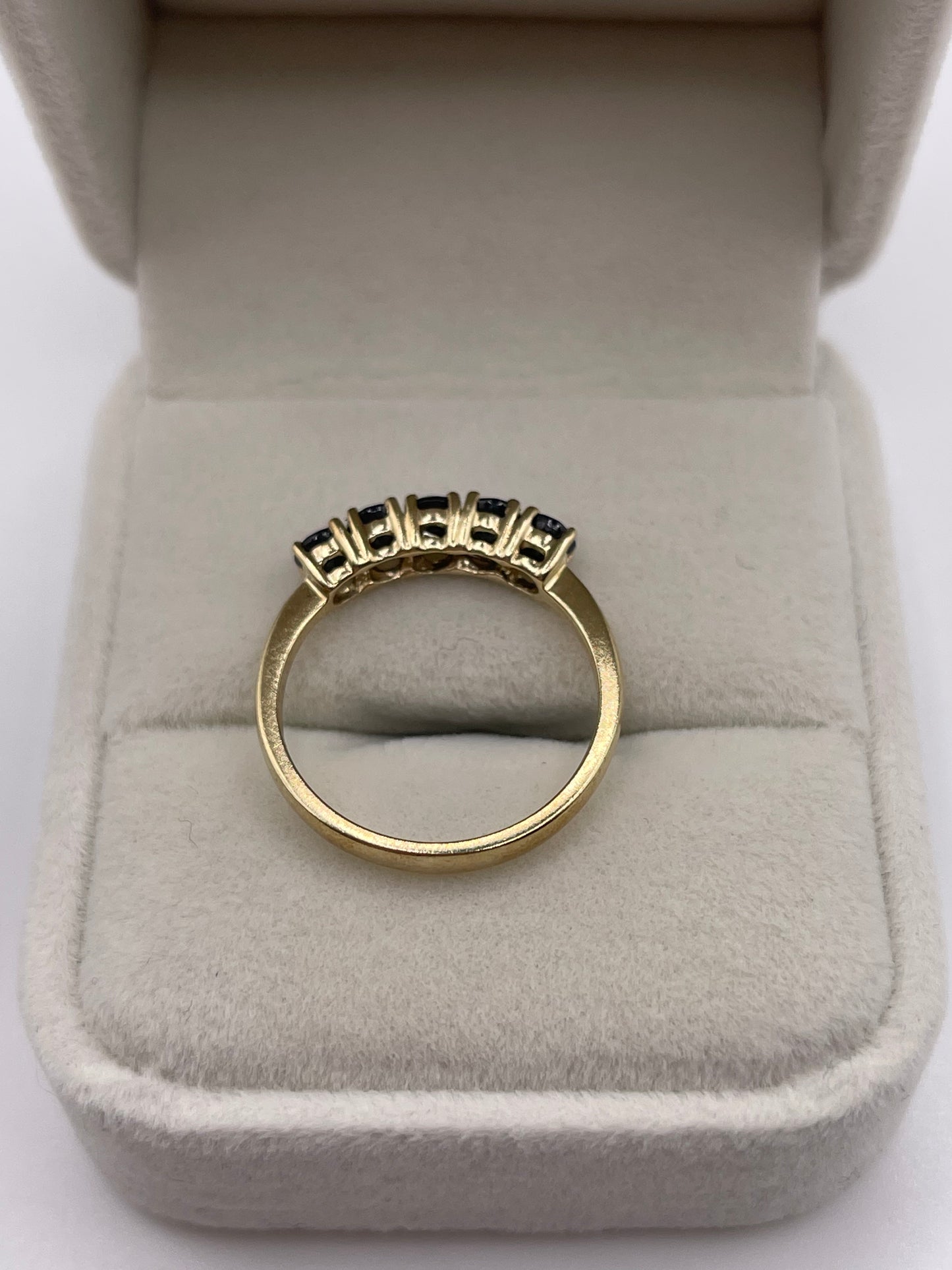 9ct gold sapphire ring