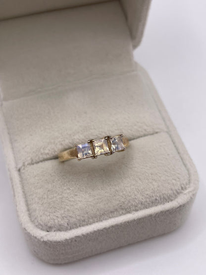 9ct gold rainbow moonstone ring