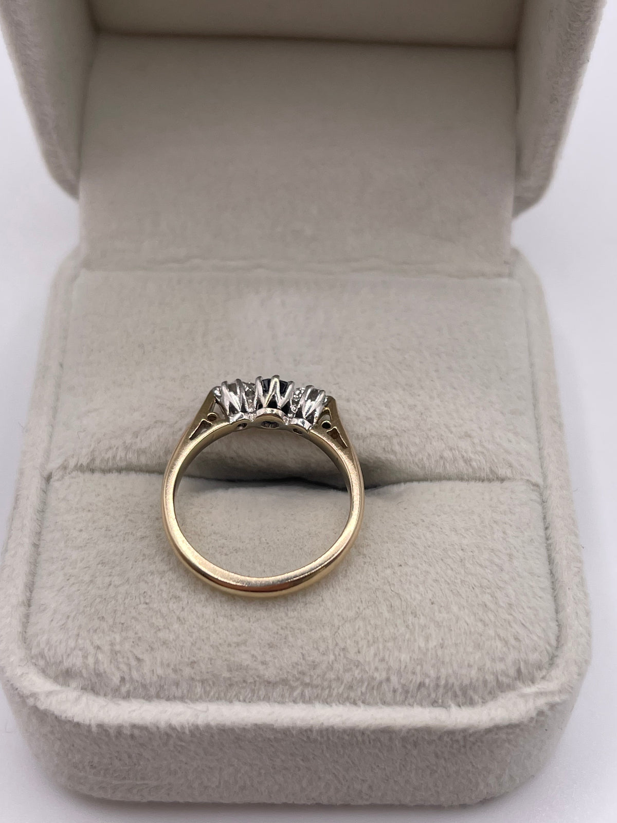 9ct gold sapphire and diamond ring