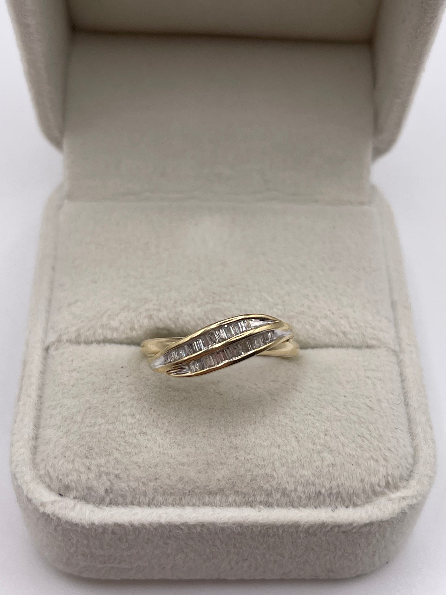 9ct gold diamond ring