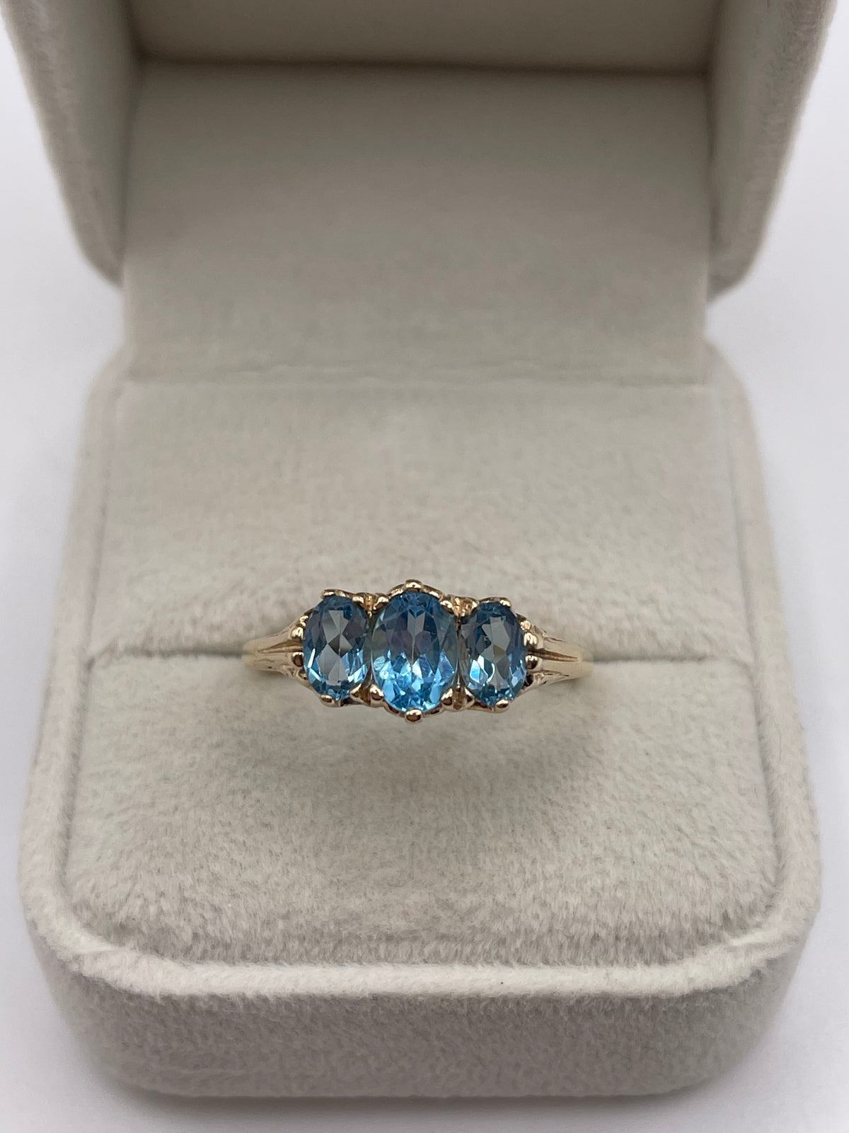 9ct gold topaz ring