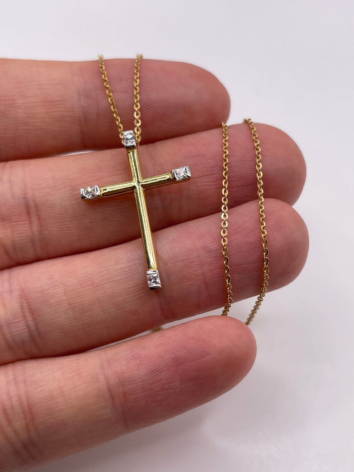 18ct gold cz cross necklace