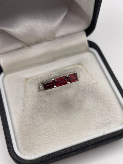 9ct white gold garnet and diamond ring