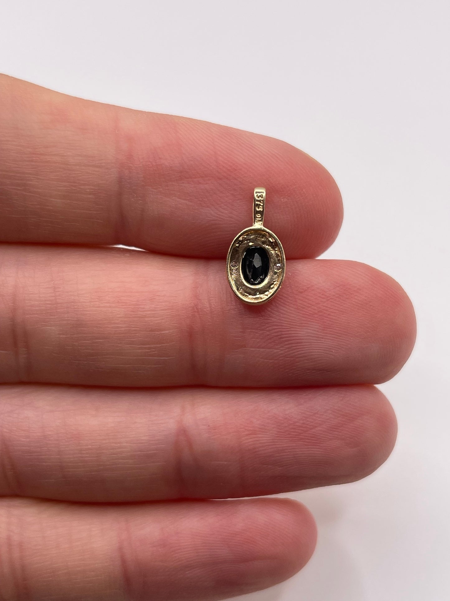 9ct gold sapphire and diamond pendant