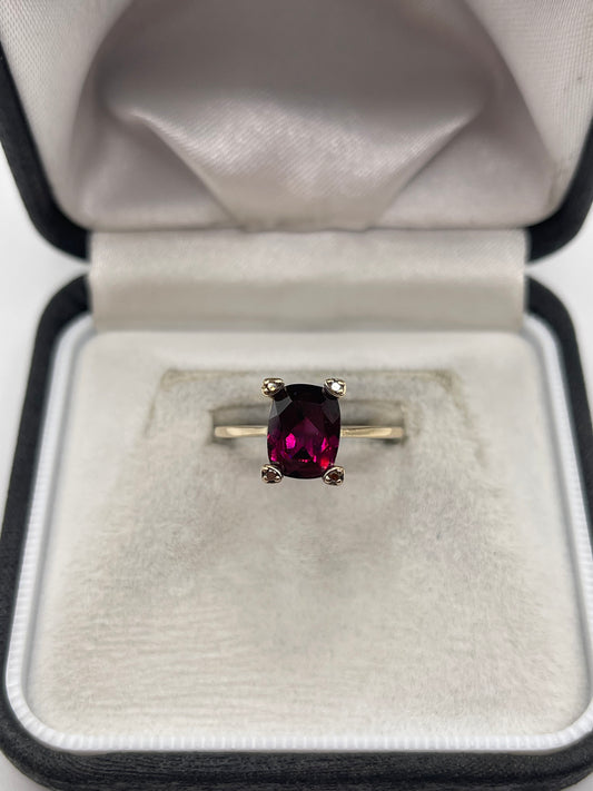 9ct gold garnet and diamond ring