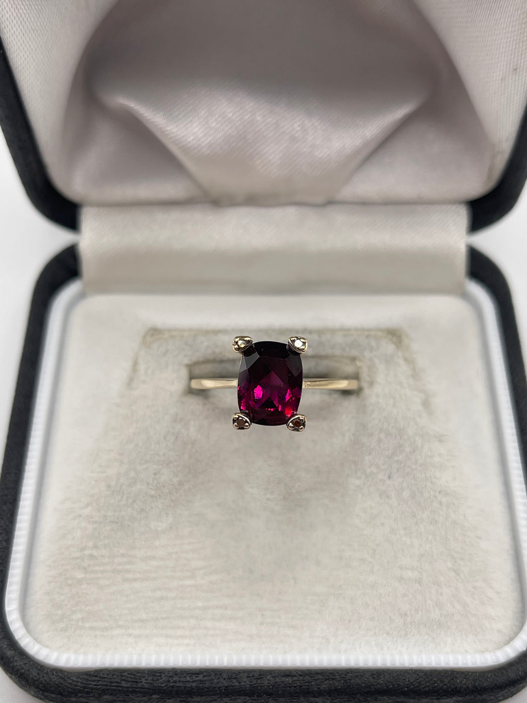 9ct gold garnet and diamond ring