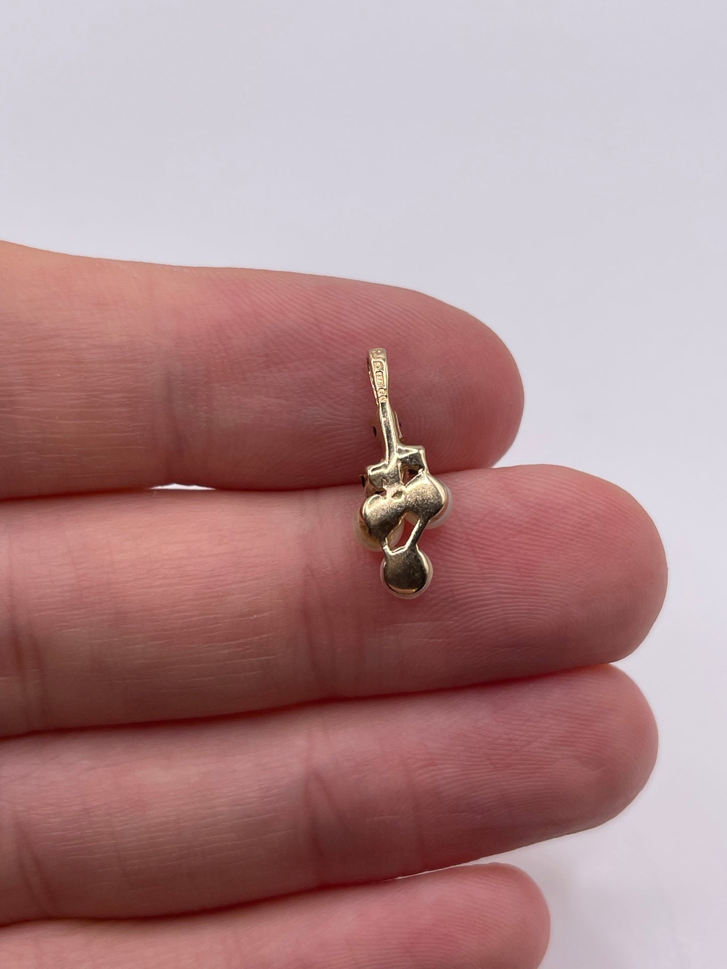 9ct gold pearl and sapphire pendant