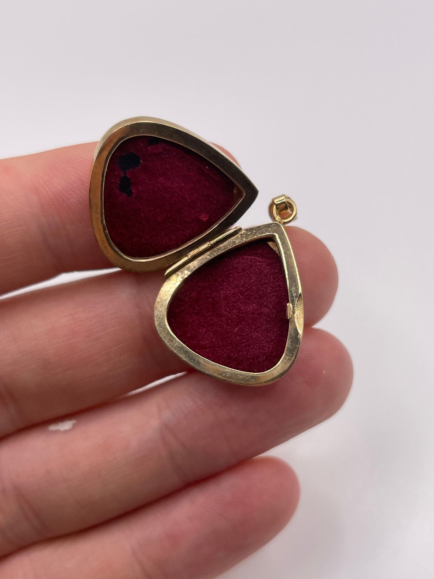 9ct gold locket pendant