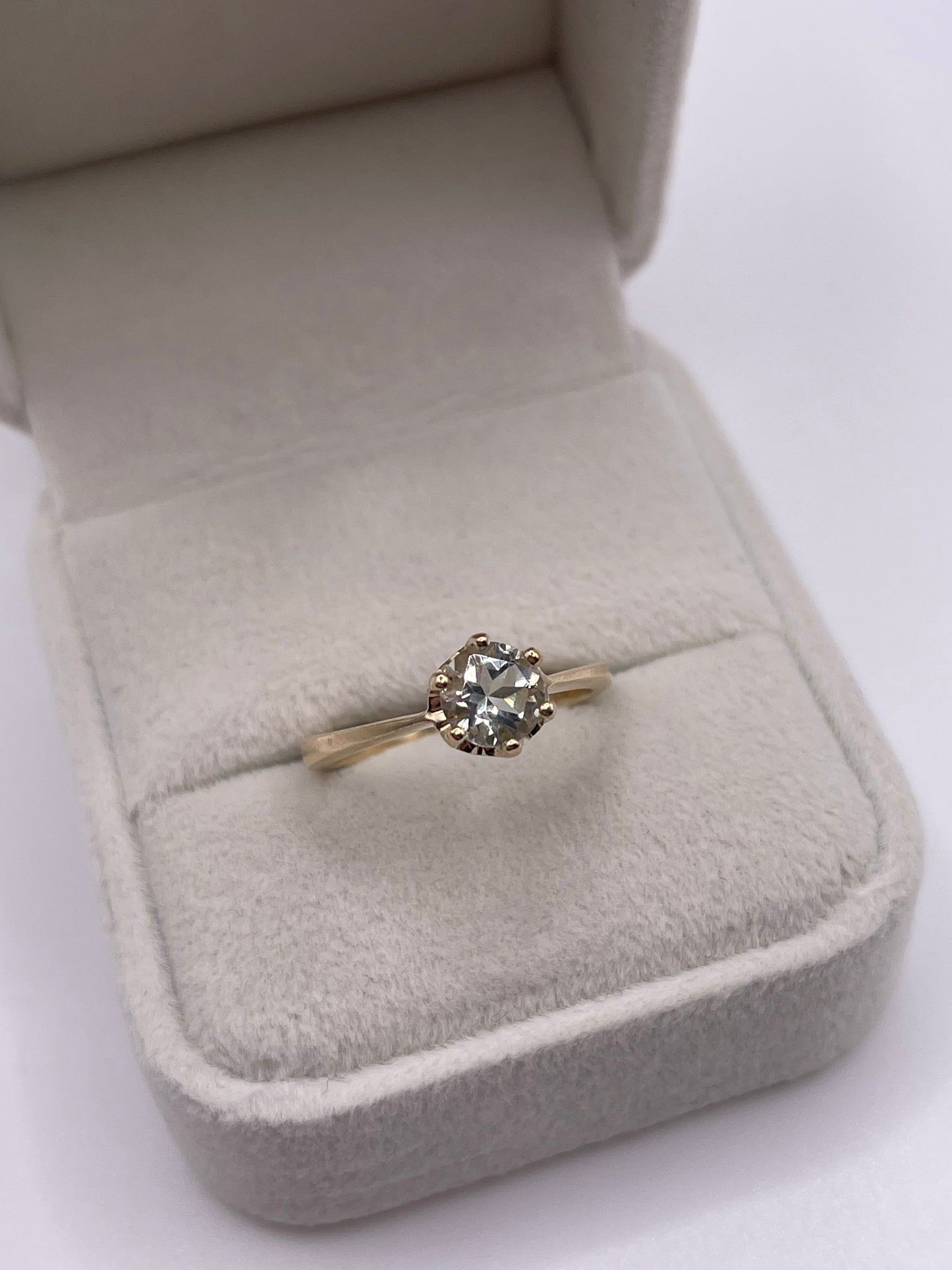 9ct gold aquamarine ring