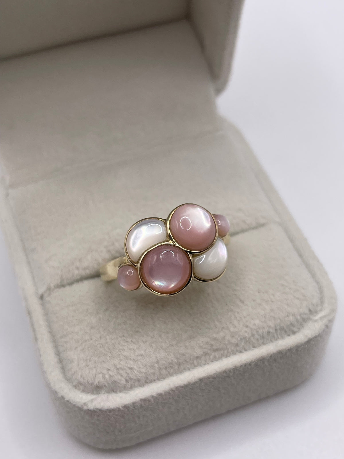 9ct gold mother of pearl ring