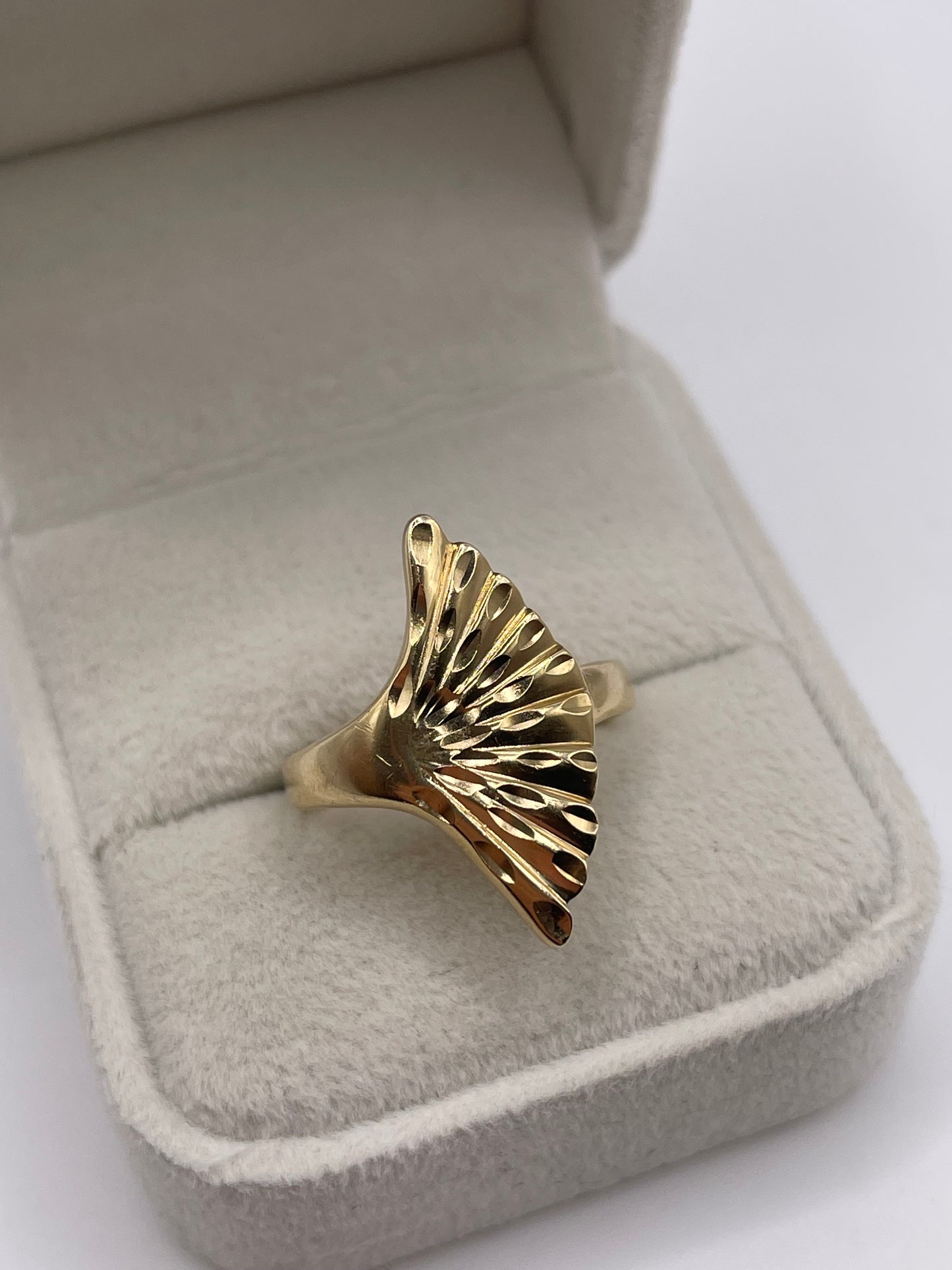 9ct gold ring