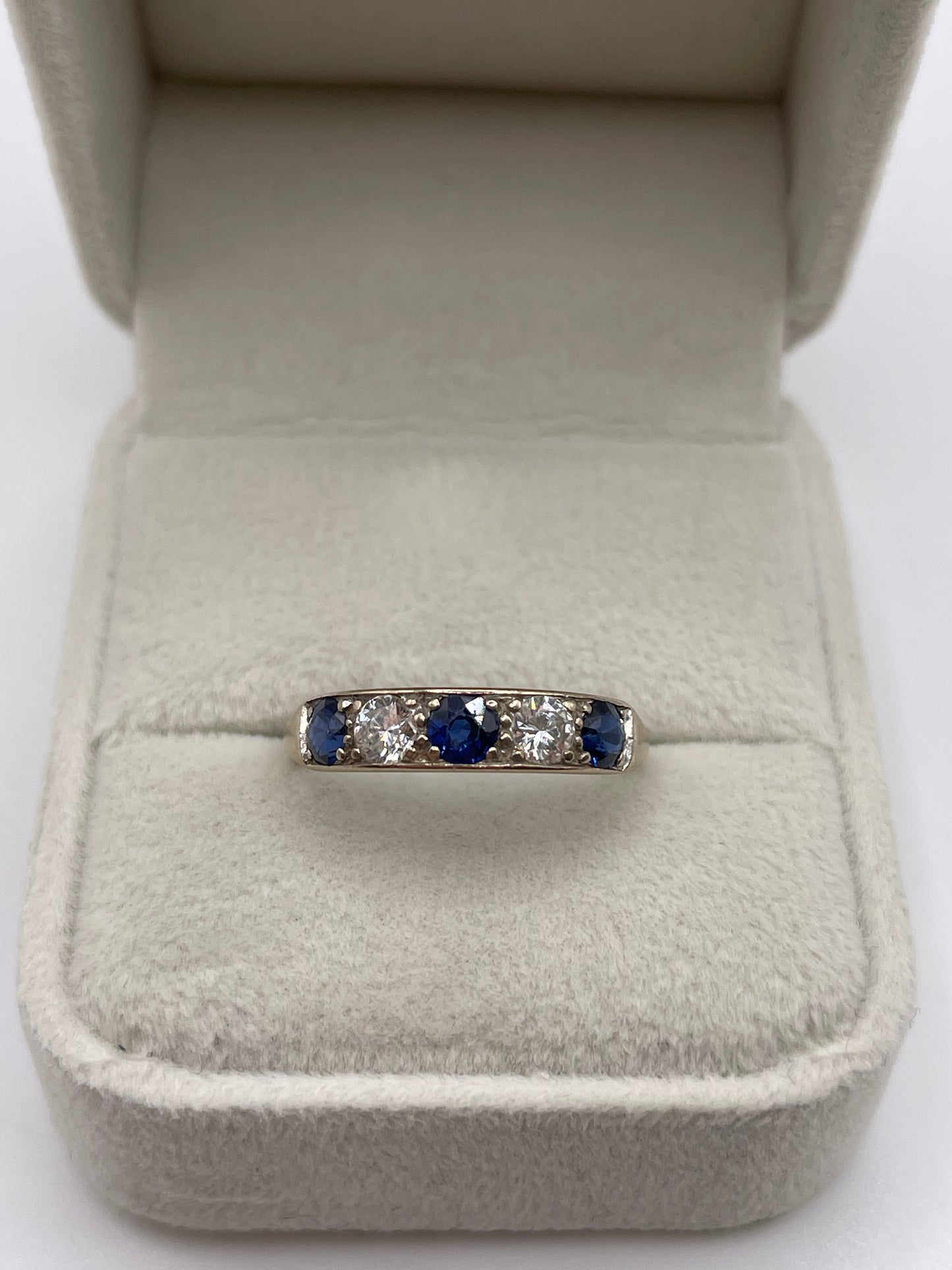 18ct gold sapphire and diamond ring