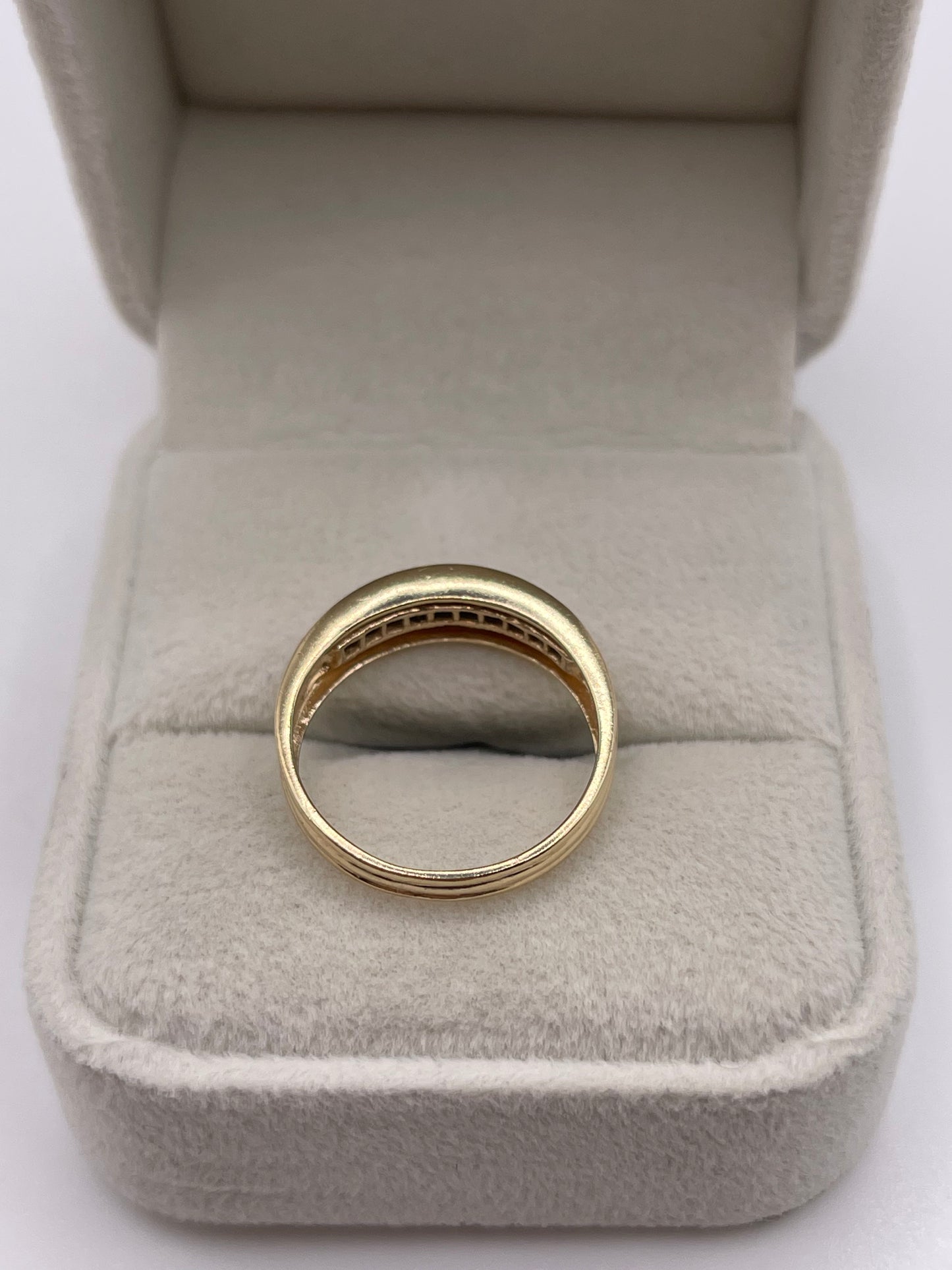 9ct gold sapphire ring