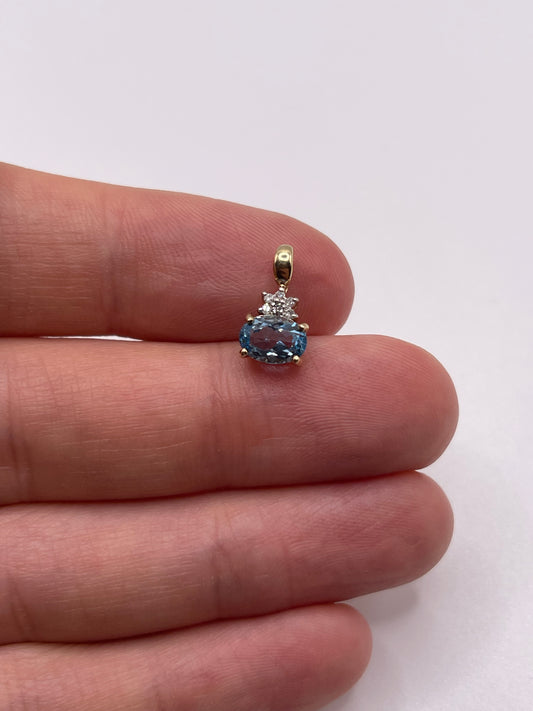 9ct gold topaz and diamond pendant