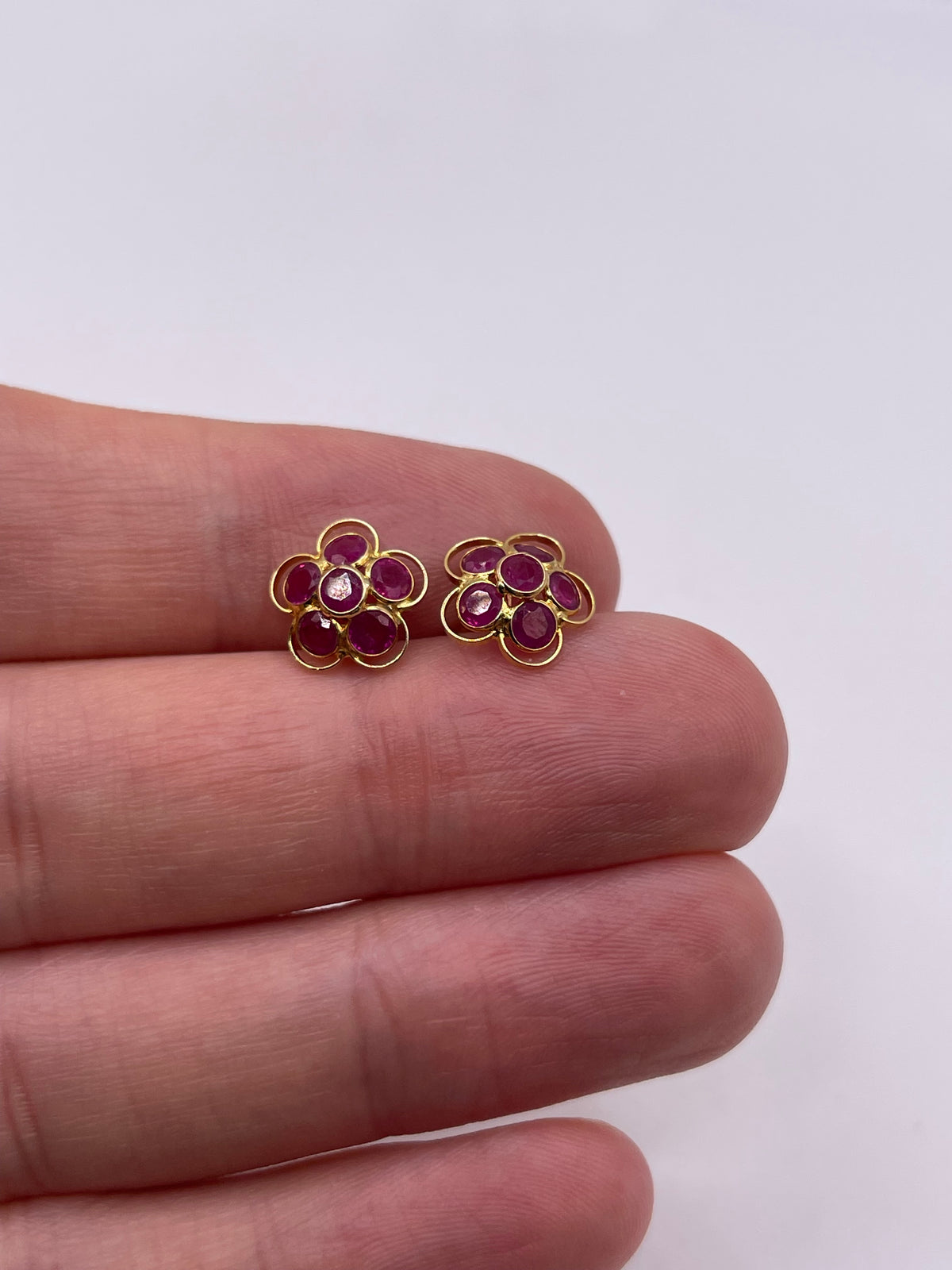 18ct gold ruby cluster earrings