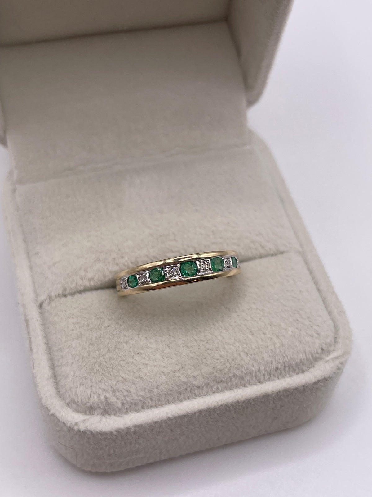 9ct gold emerald and diamond ring