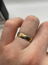 Load image into Gallery viewer, 18ct two tone engraved band
