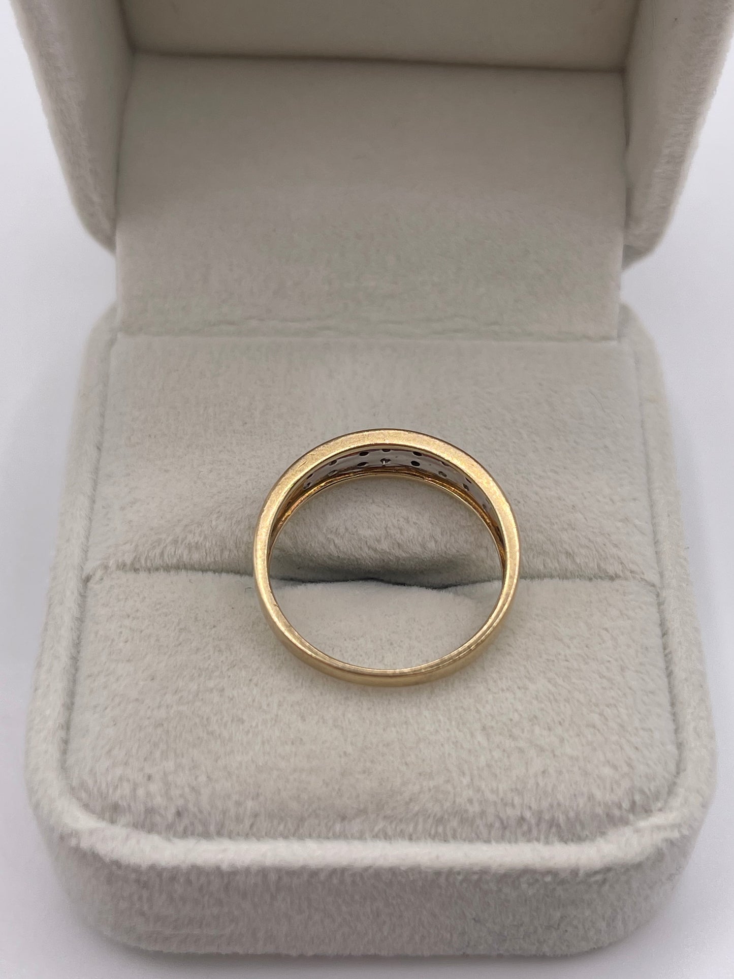 9ct gold diamond ring
