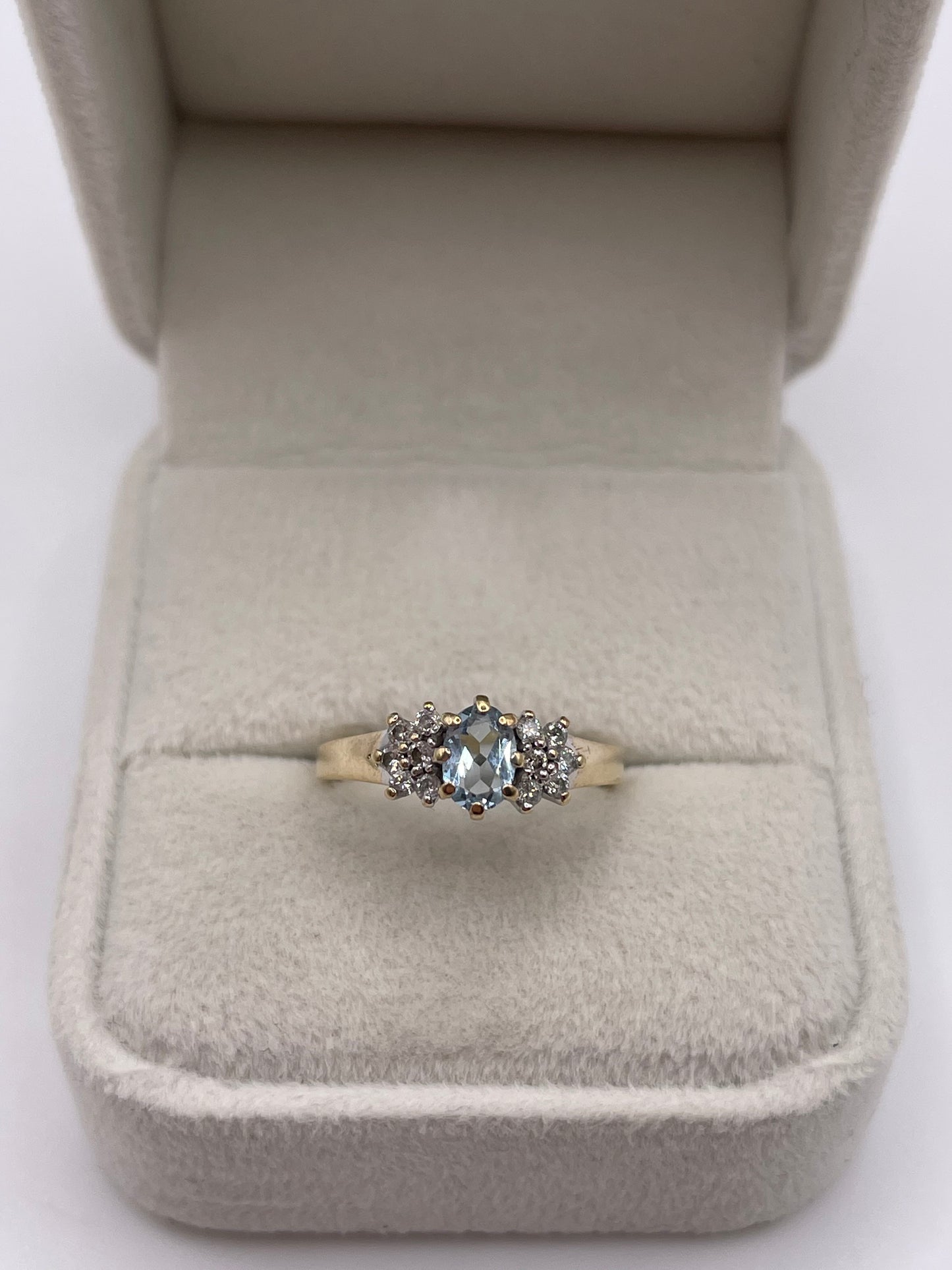 9ct gold aquamarine and diamond ring