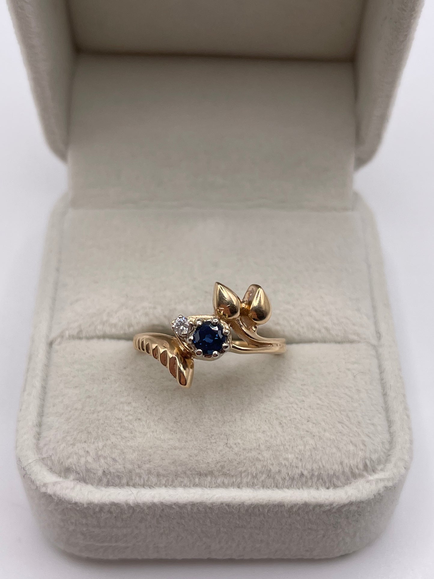 14ct gold sapphire and diamond ring