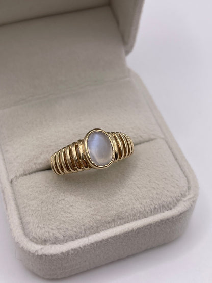 9ct gold moonstone ring